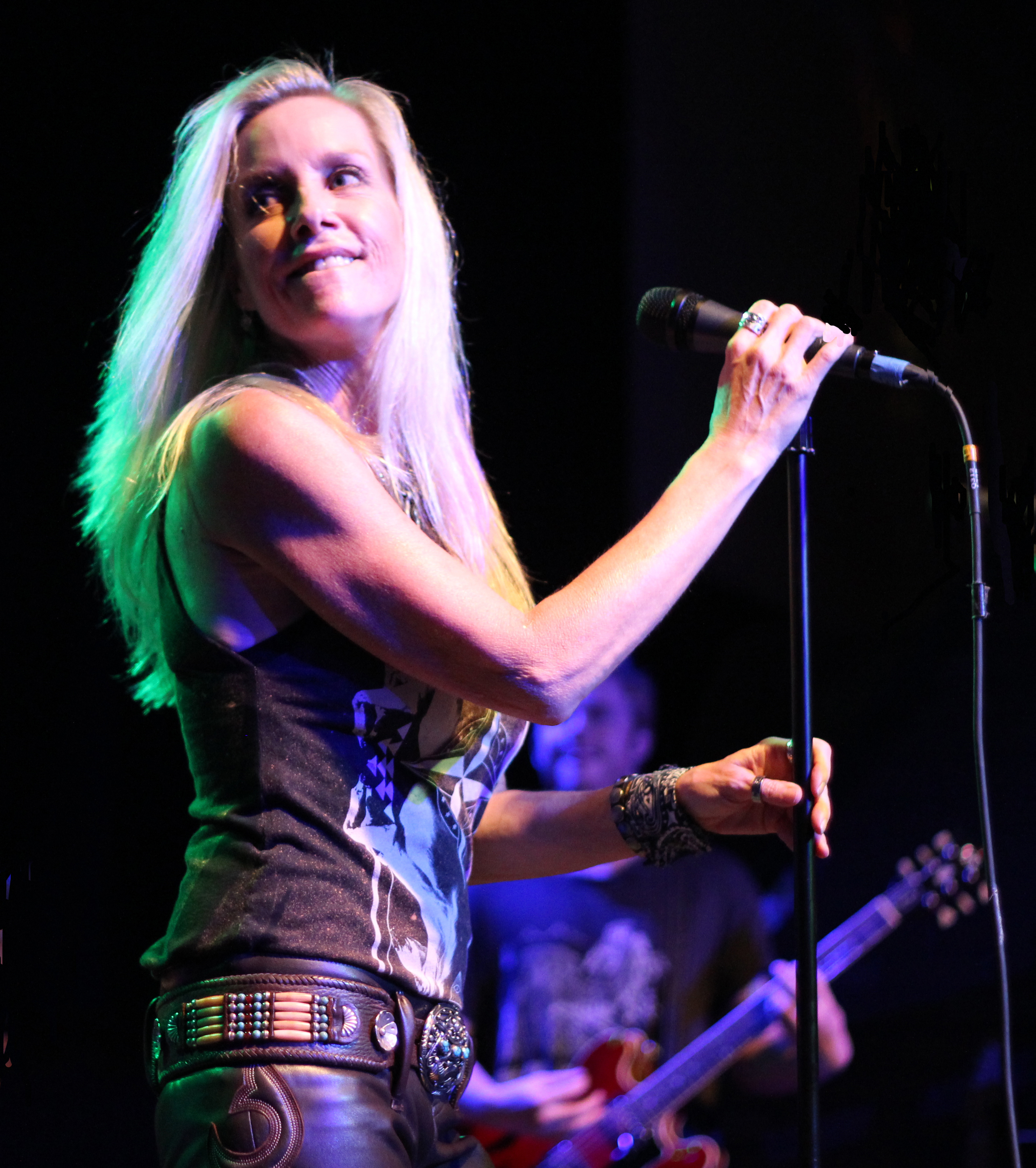 Cherie Currie Rocks Good Cheer To The Sunset Strip