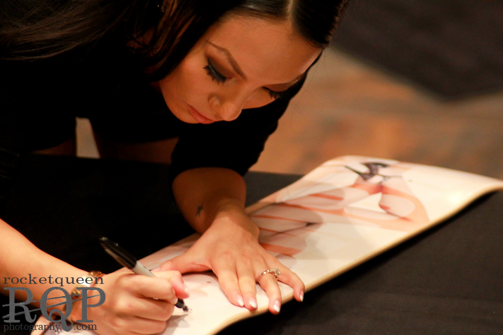 ADULT STAR ASA AKIRA SIGNS AROUSING NEW READ “INSATIABLE” AT HUSTLER HOLLYWOOD